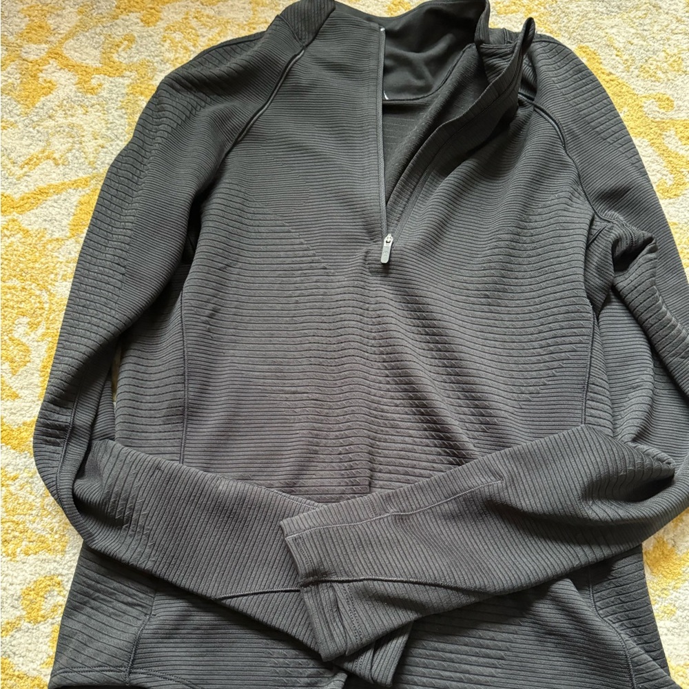 Black long sleeve lululemon pullover